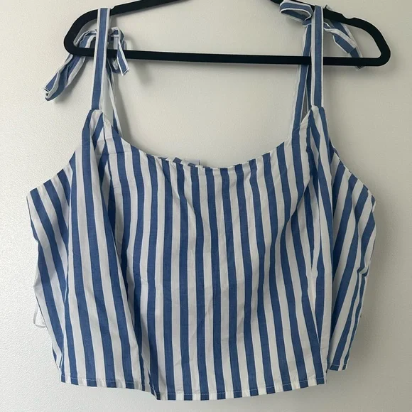 NWT. Striped Tie-Shoulder Cropped Tank Top - Picture 3 of 5